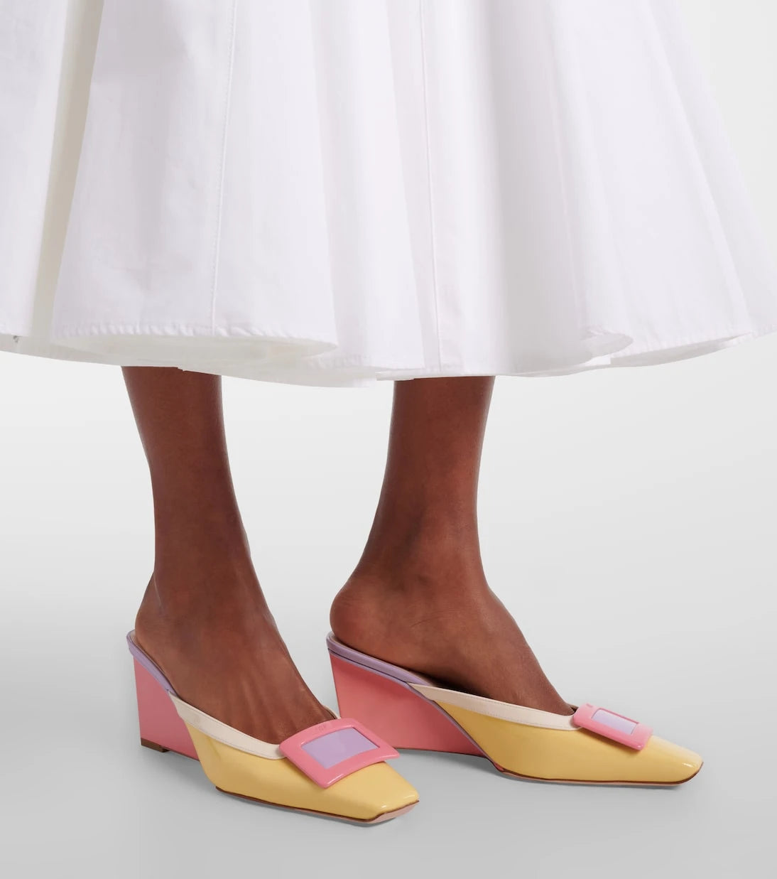 Roger Vivier - حذاء "بيل فيفييه 60" بكعب ويدج من الجلد اللامع