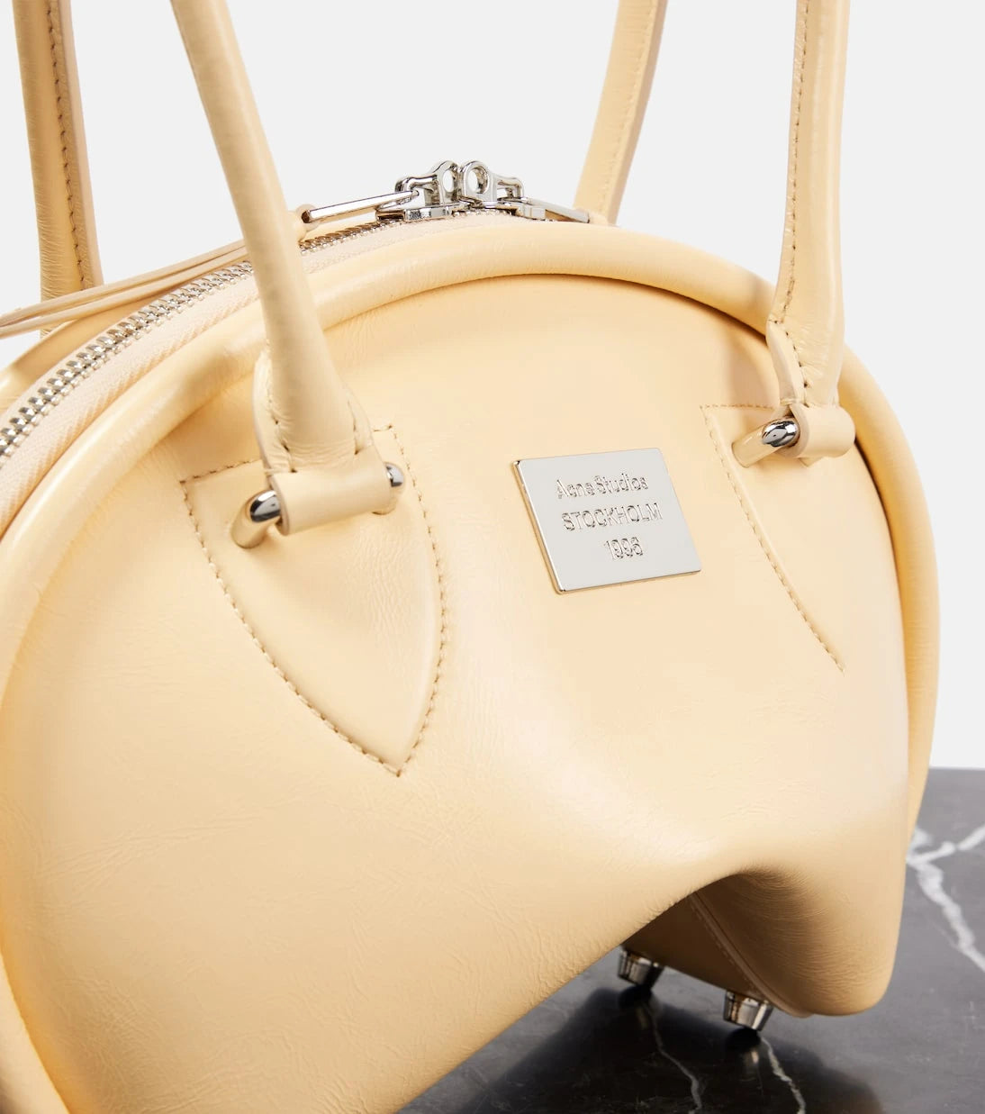 Acne Studios - حقيبة كتف Bowlina Mini جلدية