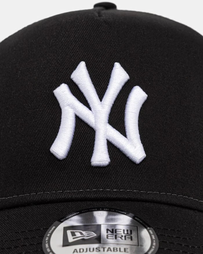 New Era trucker şapka