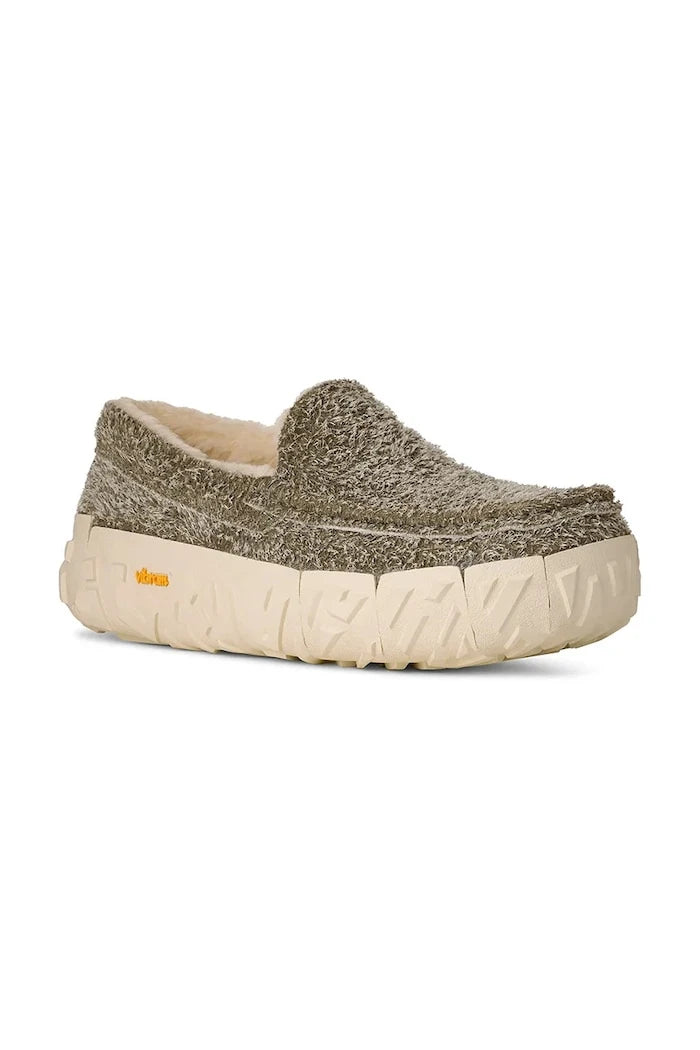 Велурени мокасини UGG Ascot Wrap Tech
