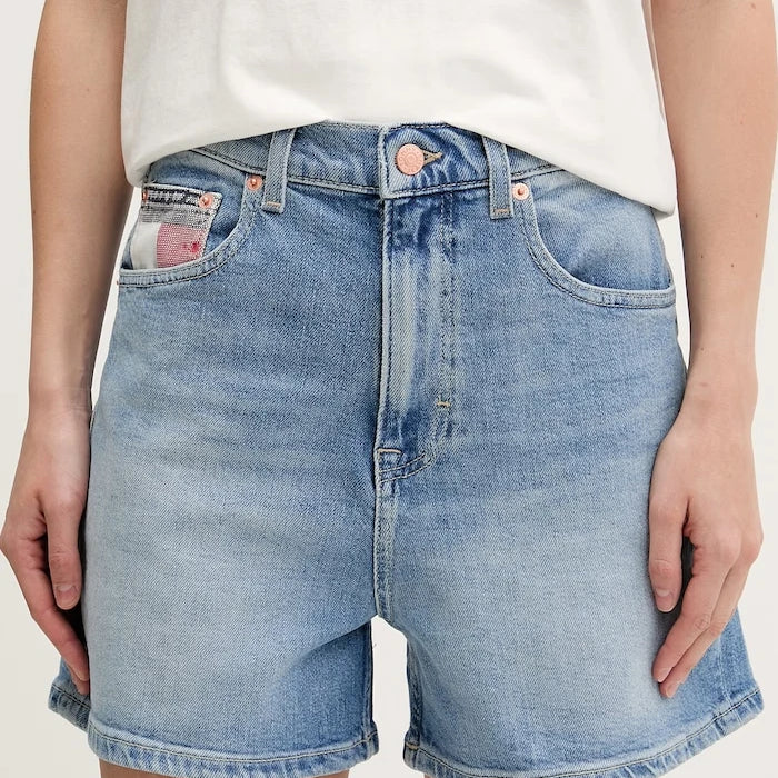 Tommy Jeans къс панталон дамски от деним
