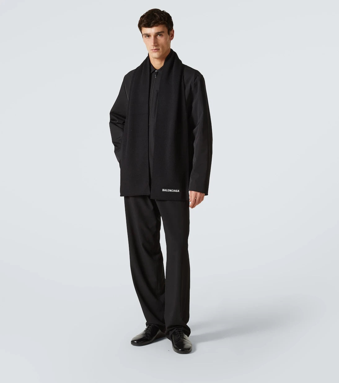 Balenciaga - وشاح بشعار العلامة التجارية من مزيج الصوف