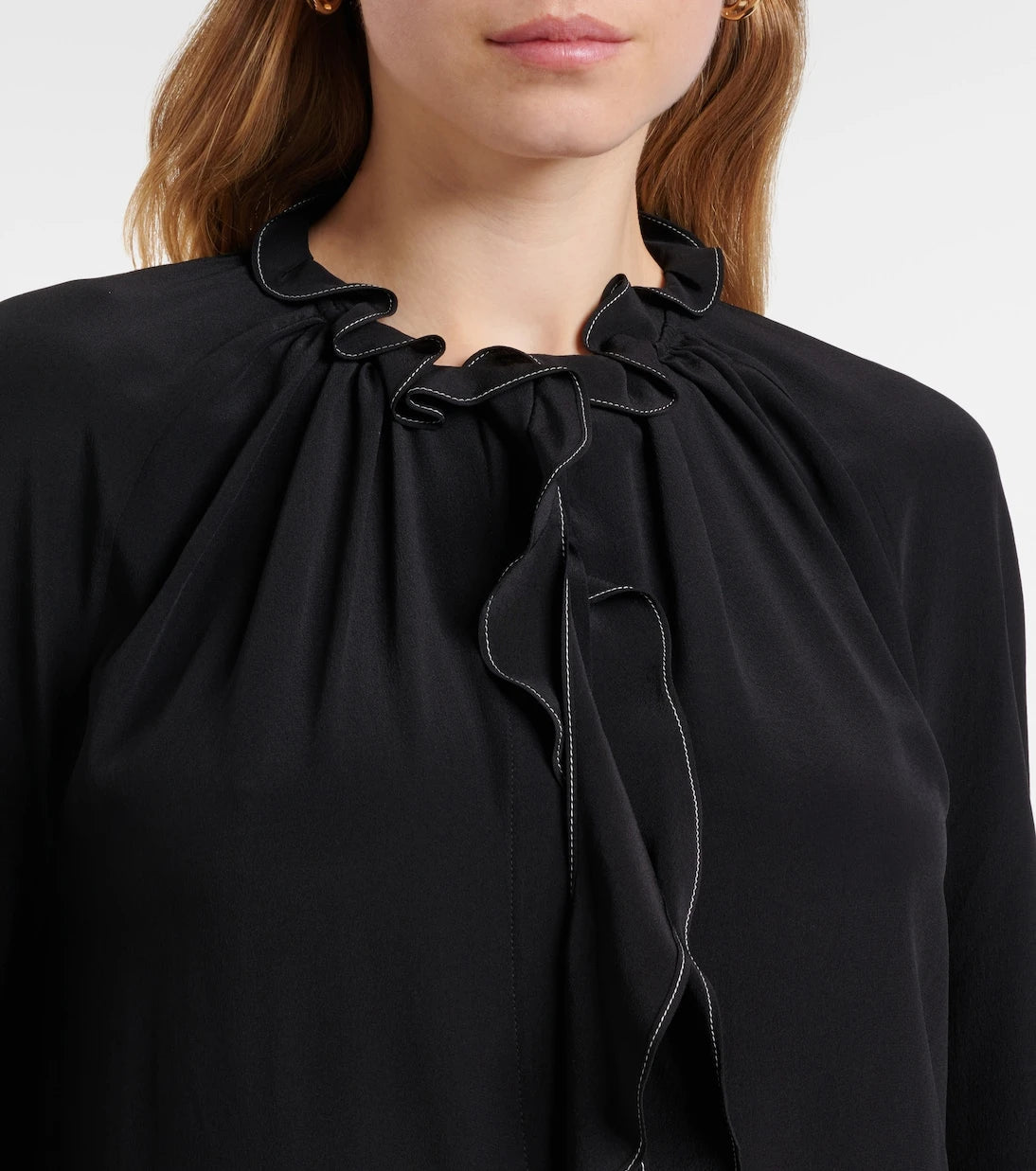 فيكتوريا بيكهام - بلوزة حريرية بكشكشة
