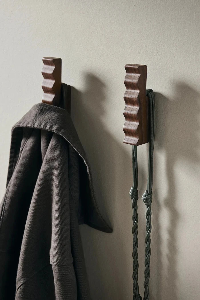 Закачалка за стена ferm LIVING Unda (2 броя)