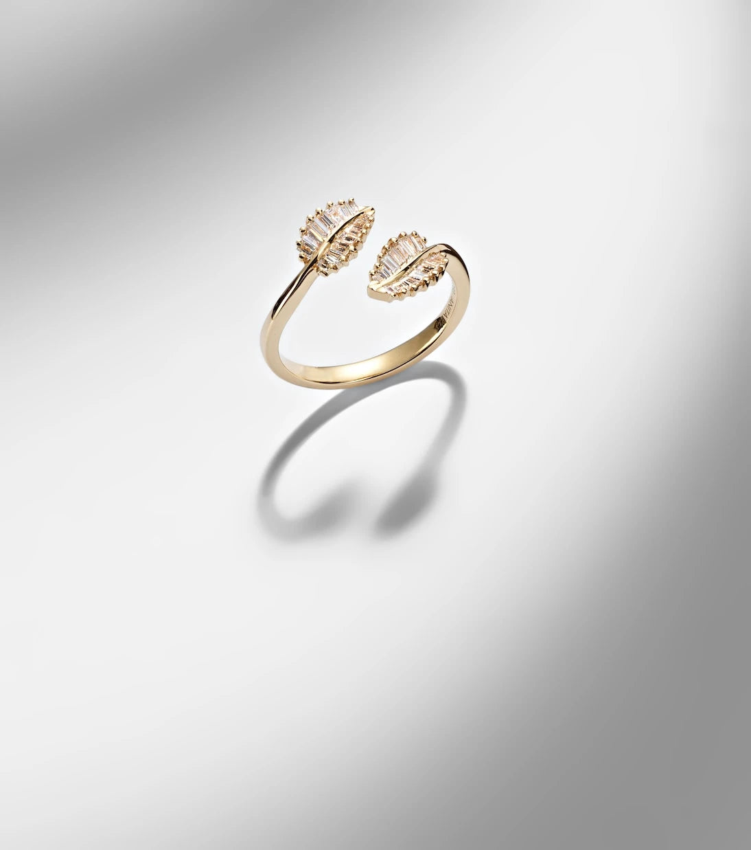 Anita Ko - Small 18kt gold ring with diamonds