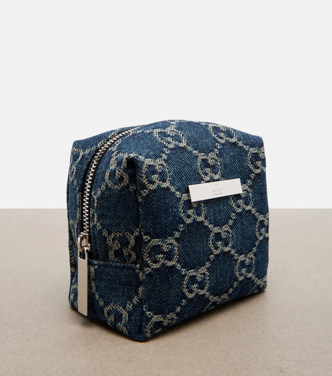 Gucci - حقيبة مكياج صغيرة كلاسيكية من دنيم Gucci Essence