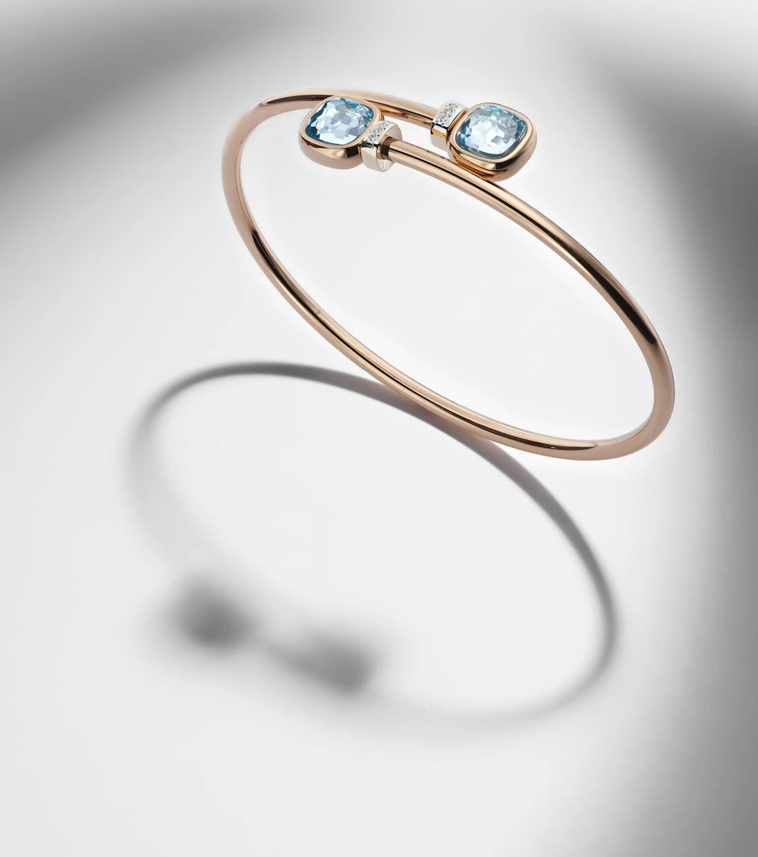 Pomellato - Nudo 18kt white gold bangle with diamonds and topaz