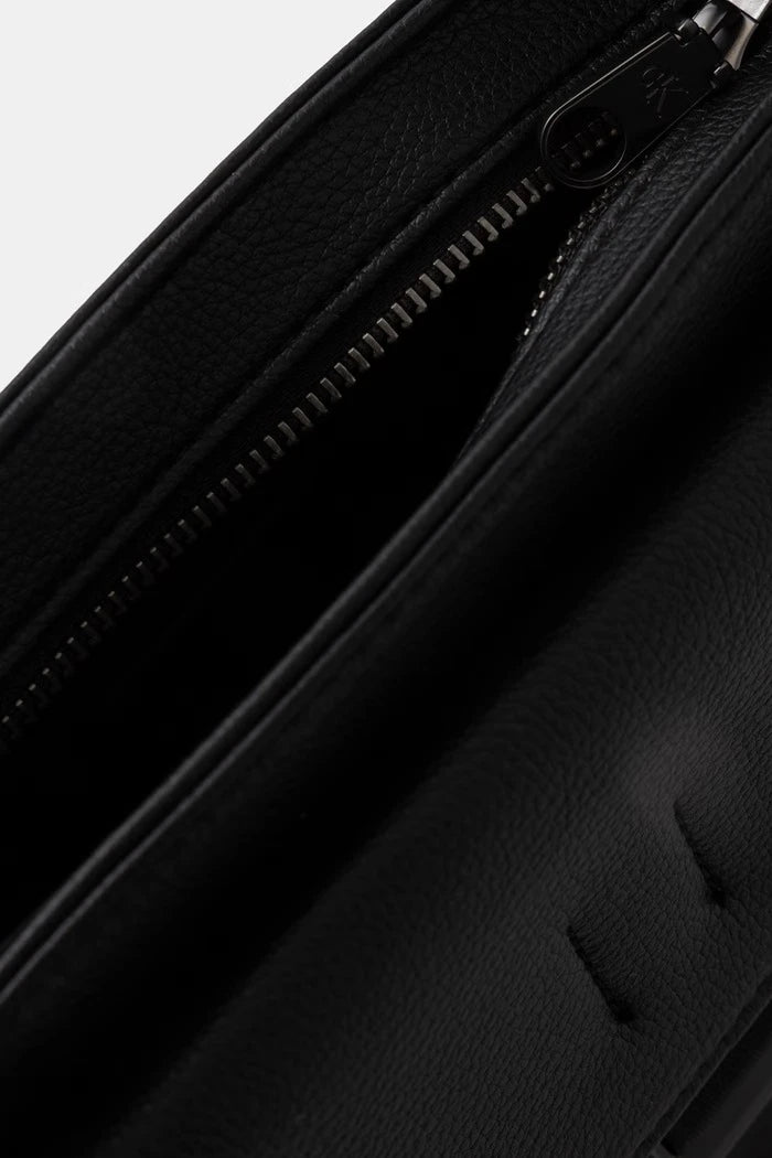 Calvin Klein erkek suni deri omuz çantası