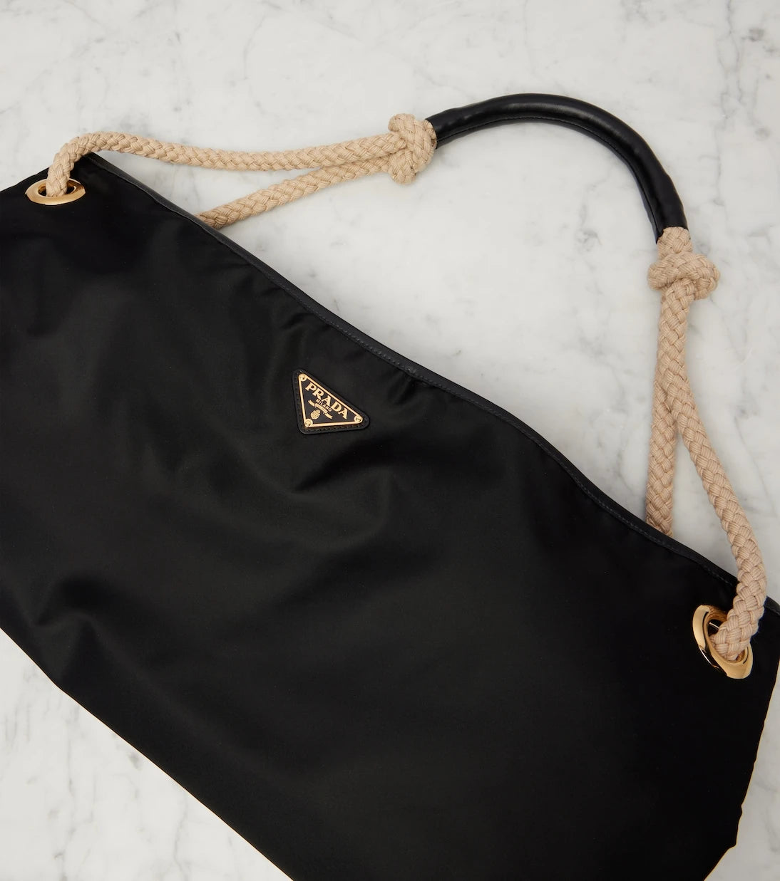 برادا - حقيبة كتف Prada Marinier الكبيرة من النايلون المعاد تدويره