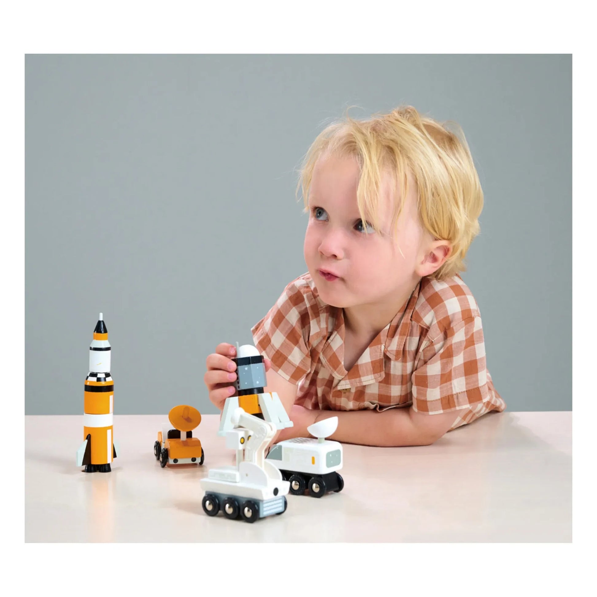 Tender Leaf Toys - Space traveler set