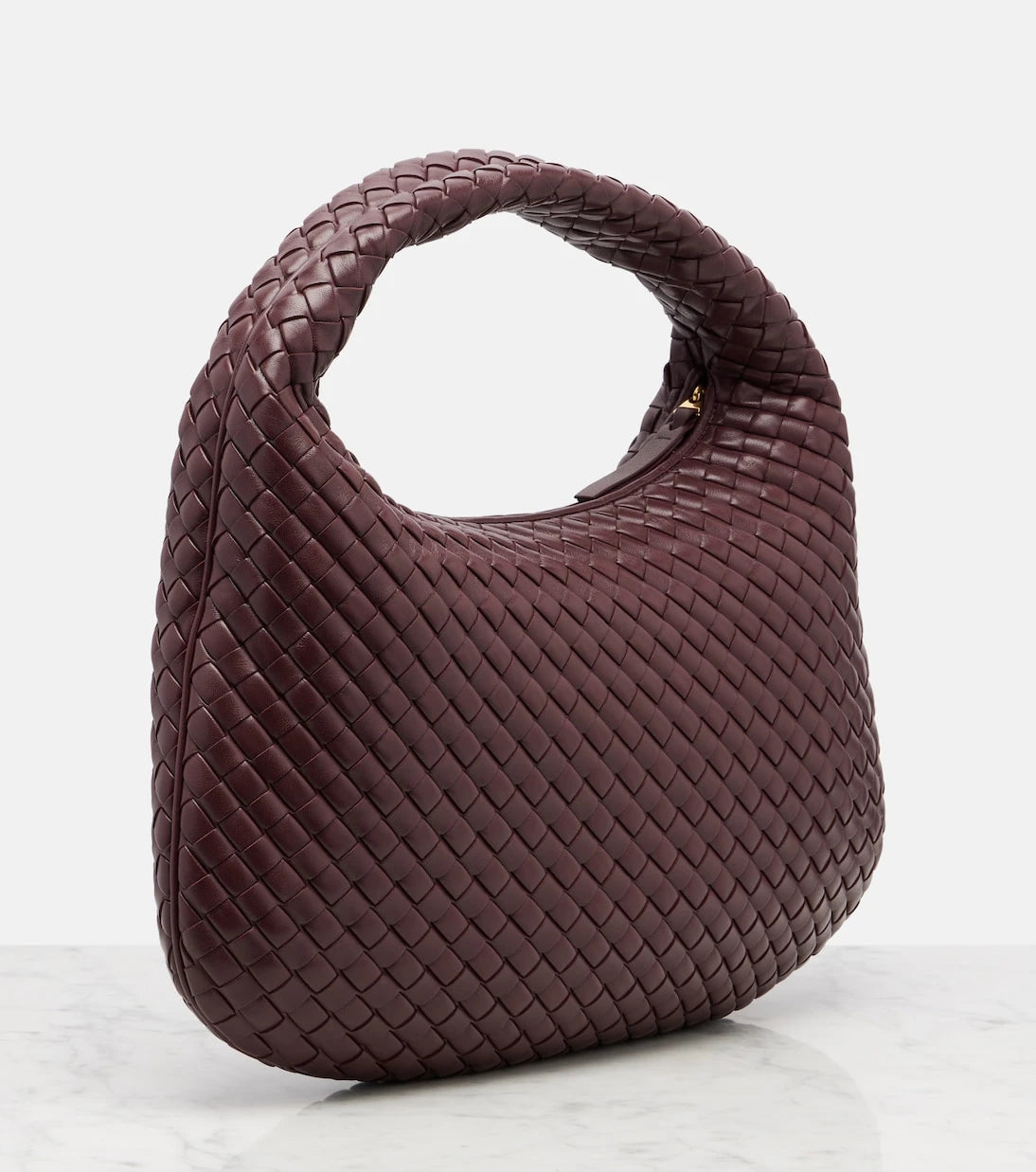 Bottega Veneta - حقيبة كتف Veneta Medium من الجلد