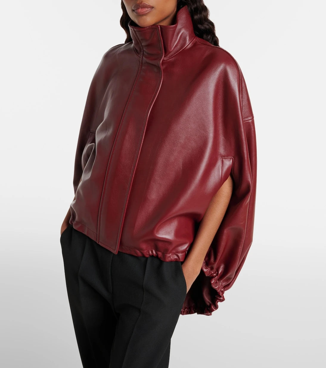 Balenciaga - كاب جلدي غير متماثل بكسرات