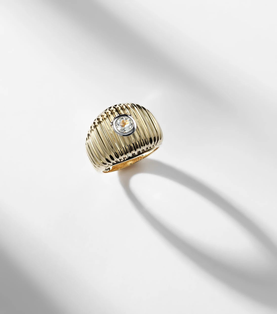 Yvonne Léon - Berlingot Maxi 9kt gold ring with topaz