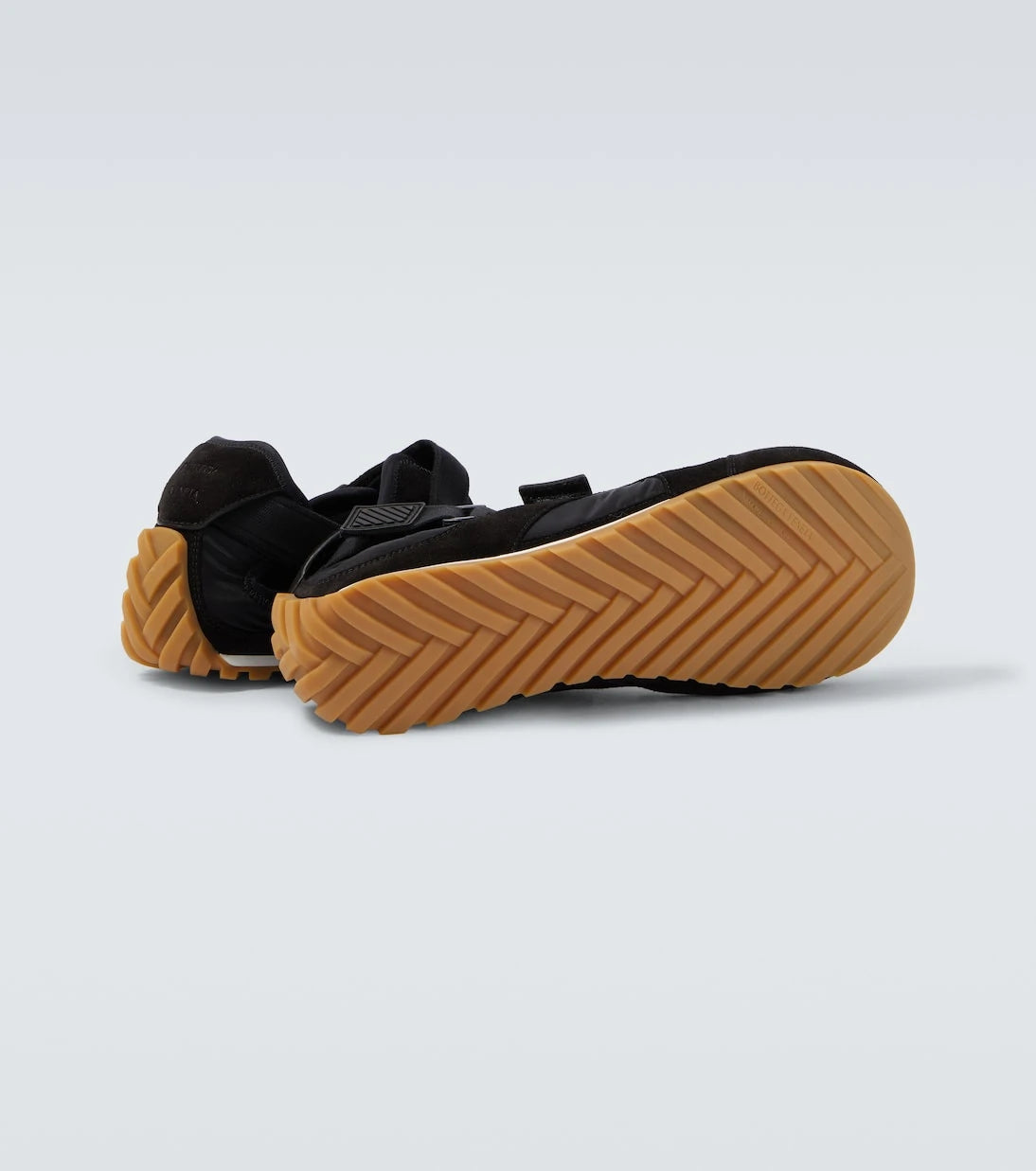 Bottega Veneta - حذاء رياضي Orbit Flash مزين بالجلد السويدي