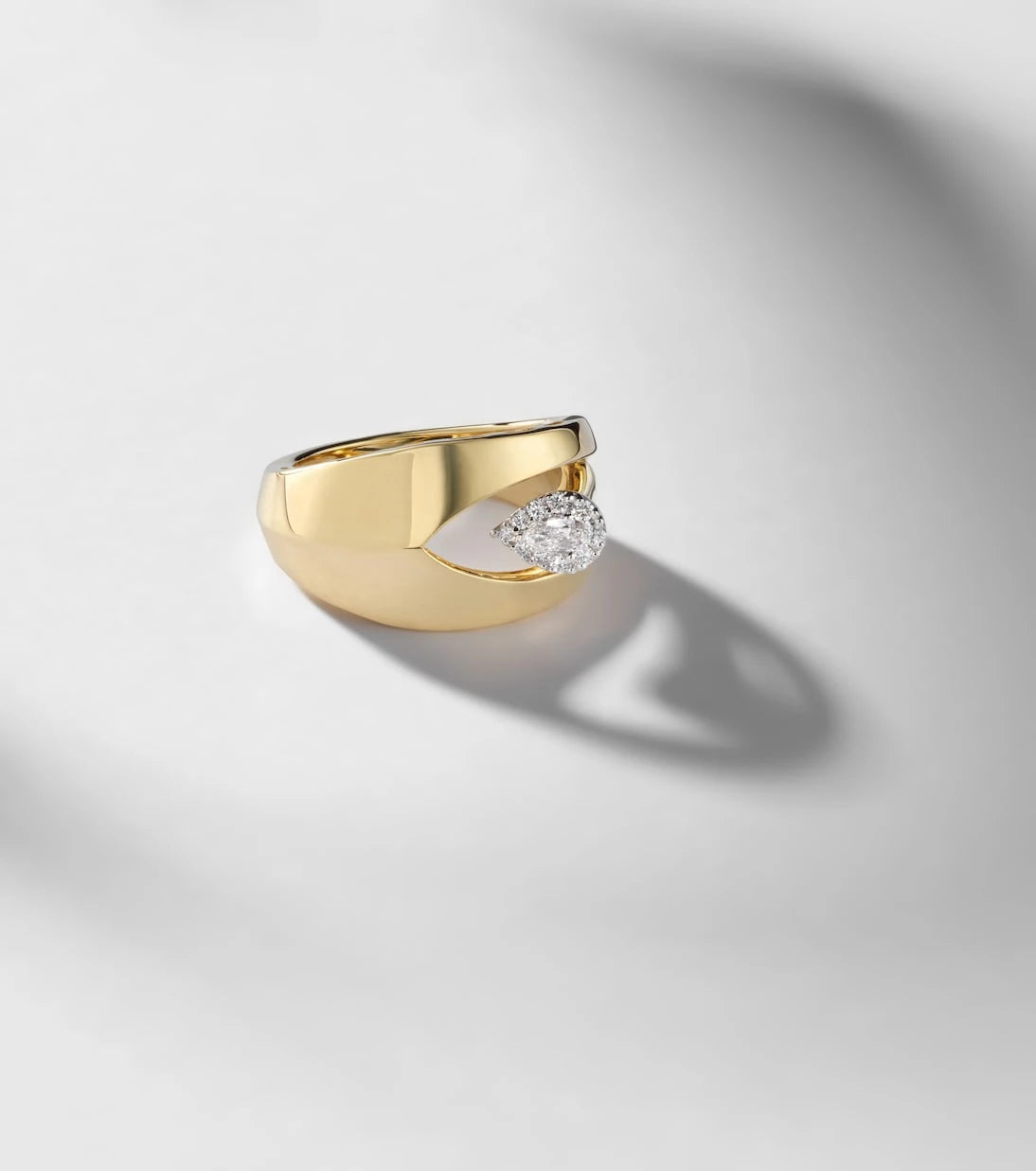 Yeprem - 18kt gold ring with diamonds