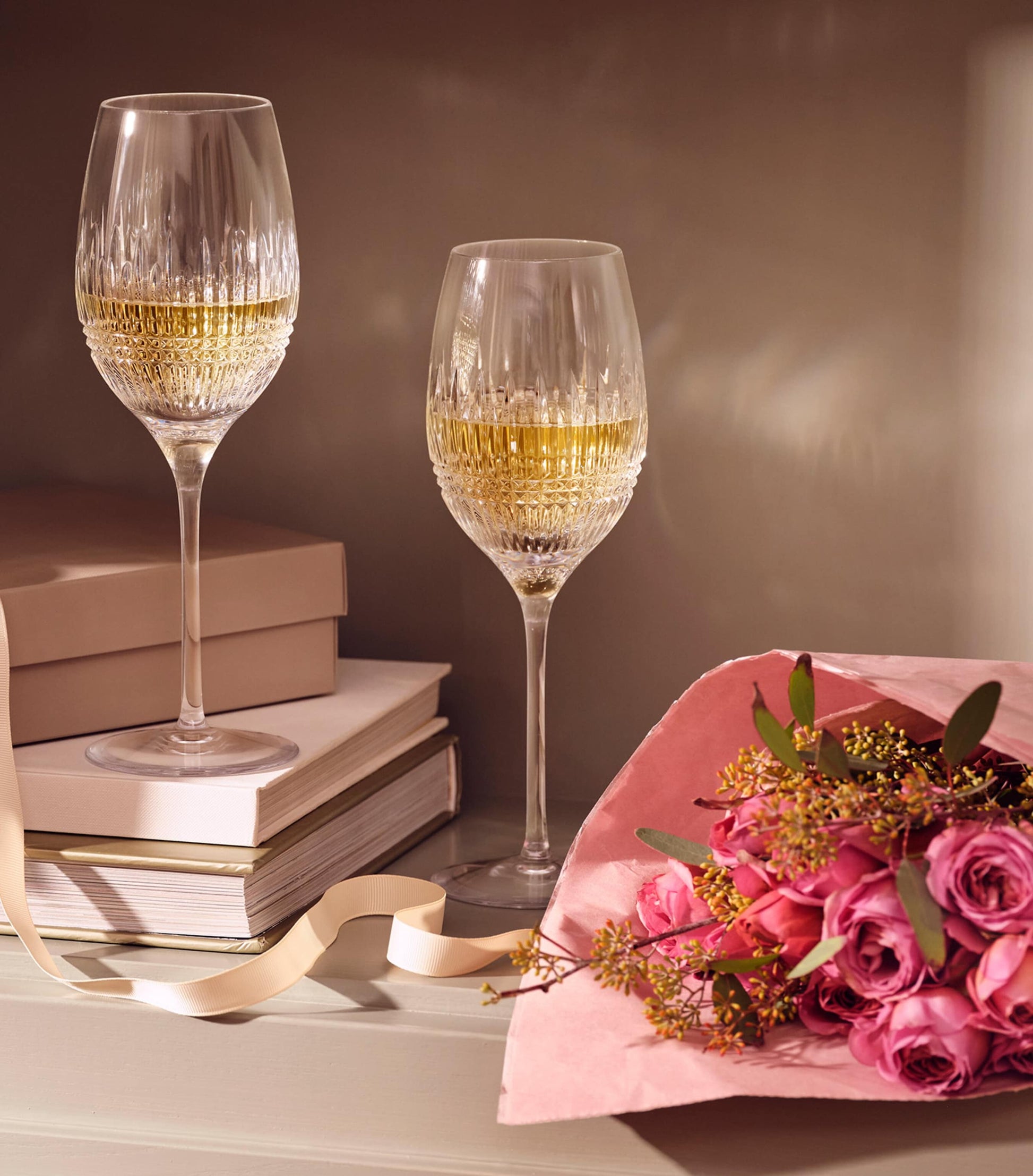 Set of 2 Lismore Diamond Essence Wine Glasses (475ml)