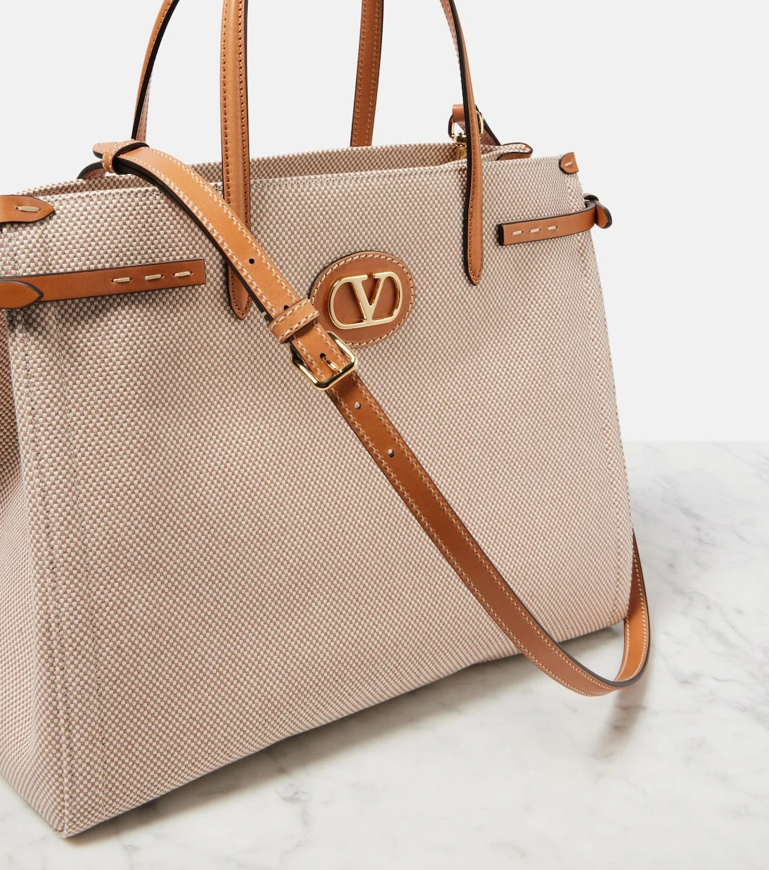 Valentino Garavani - VLogo Large leather-trimmed shoulder bag