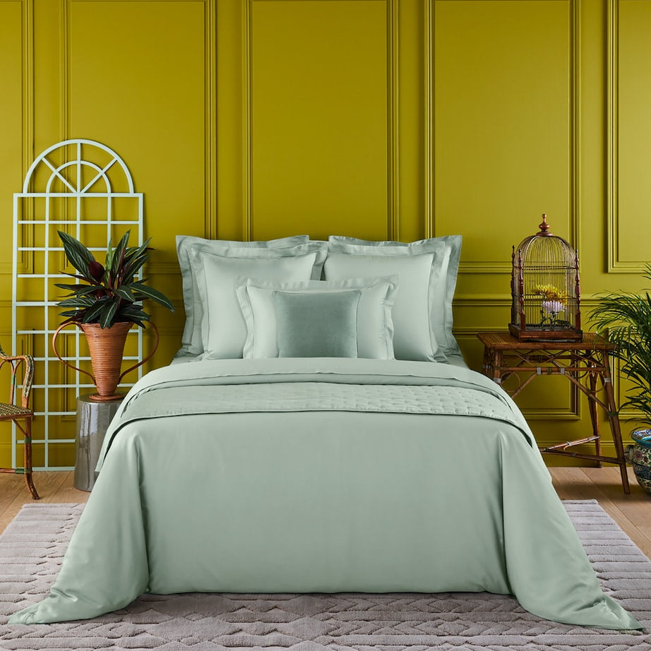 Triomphe Double Fitted Sheet (135cm x 190cm)