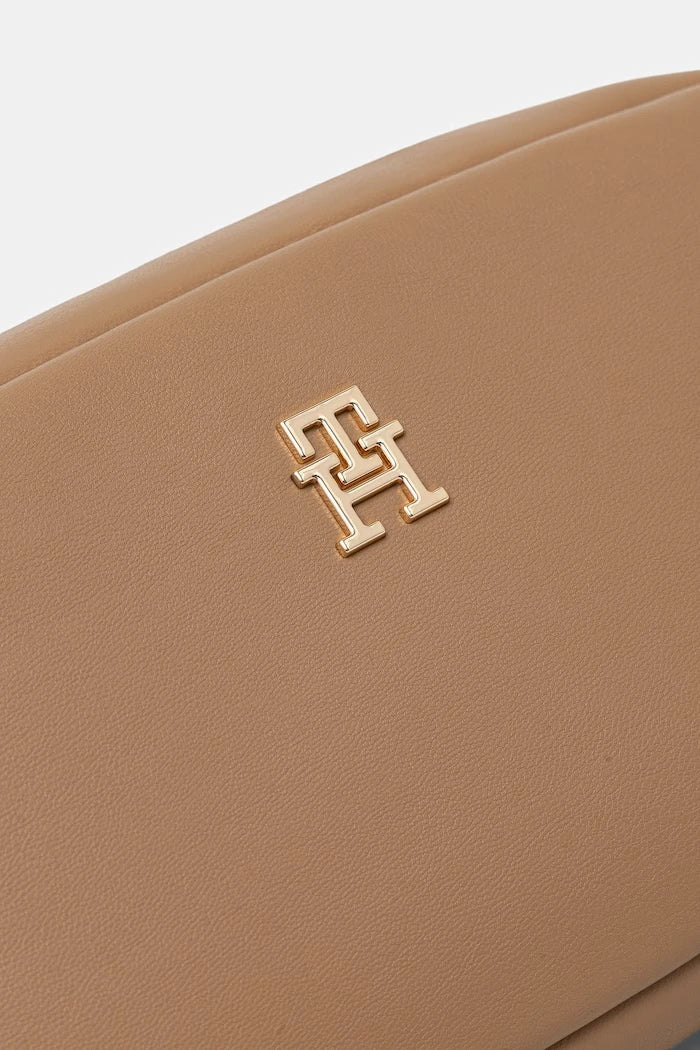Tommy Hilfiger kadın crossbody çanta