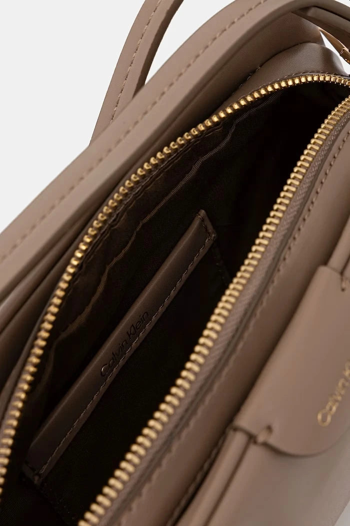 Calvin Klein Kadın Crossbody Çanta
