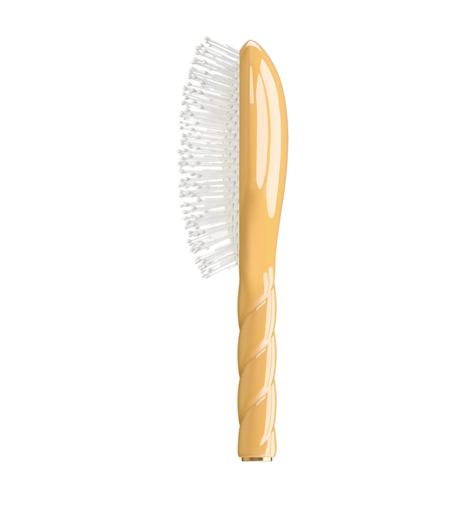 N.04 The Miracle Detangling Scalp Brush