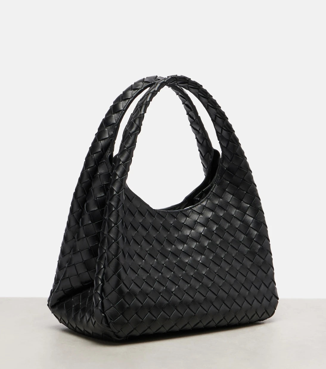 Bottega Veneta - حقيبة كتف كامبانا متوسطة من الجلد
