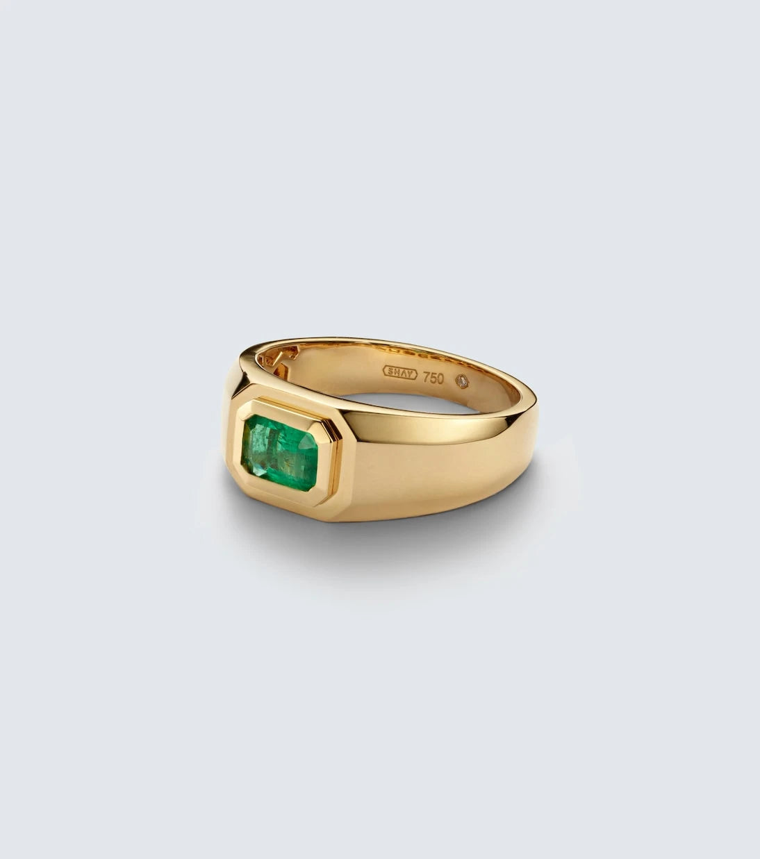 Shay Jewelry - خاتم شامبيون من الذهب عيار 18 قيراطاً ومرصع بالزمرد
