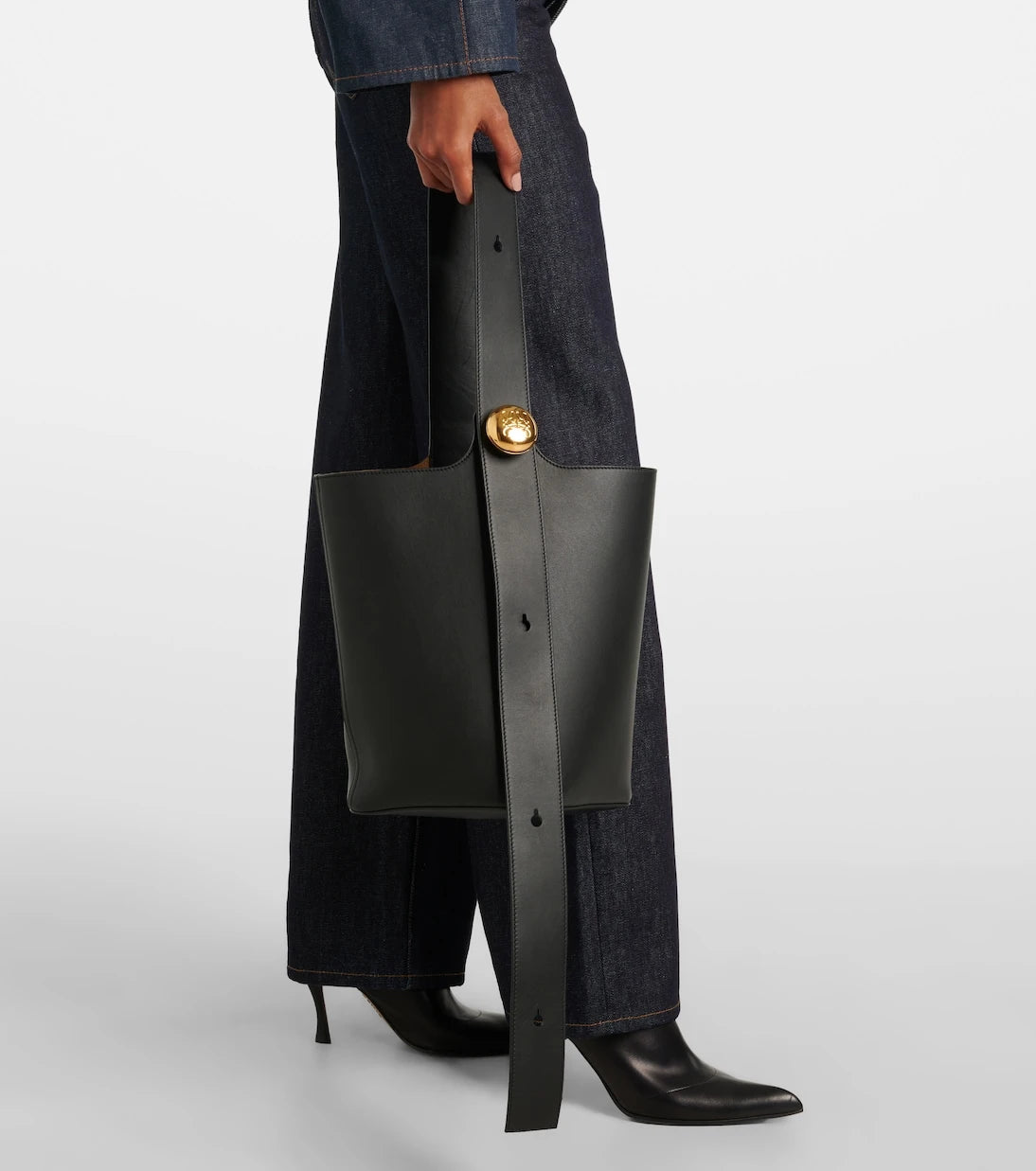 Loewe - Pebble Medium leather bucket bag