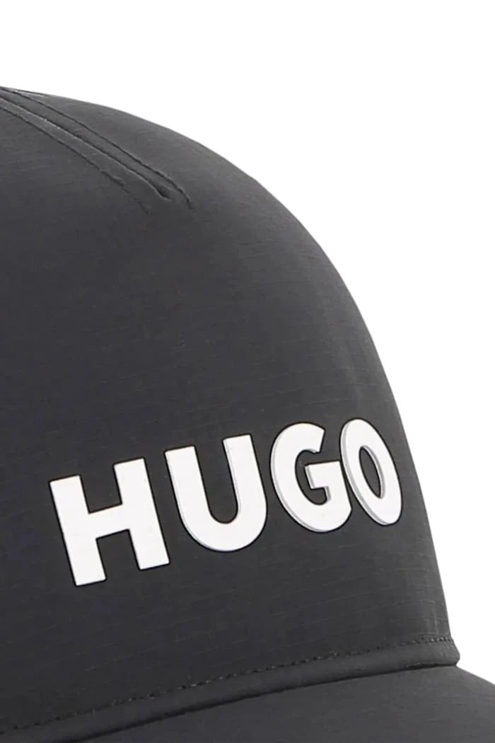 Детска шапка с козирка HUGO