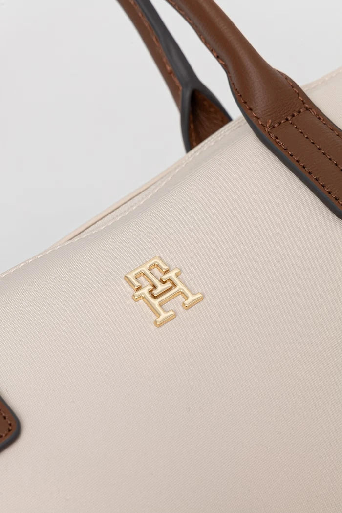 Tommy Hilfiger kadın crossbody çanta