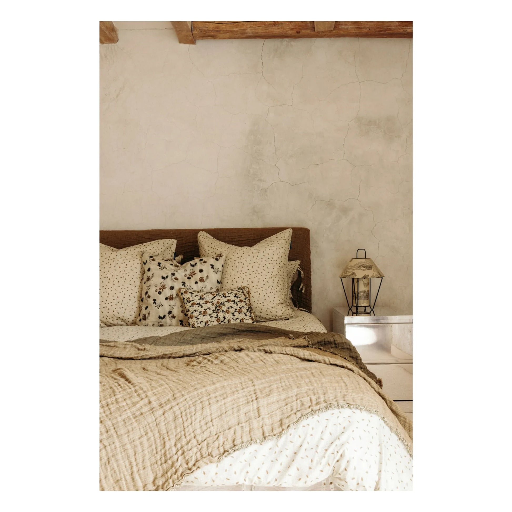 Le Monde Sauvage - Super Nova Paris cushion | Beige