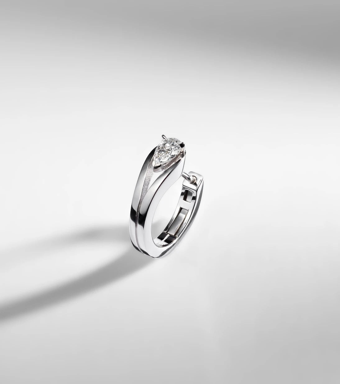 Repossi - Serti Inversé XS 18kt white gold single earring with diamond