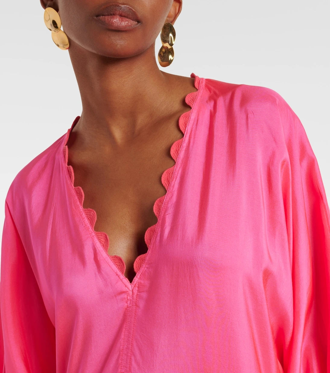 Juliet Dunn - Scalloped tiered silk maxi dress