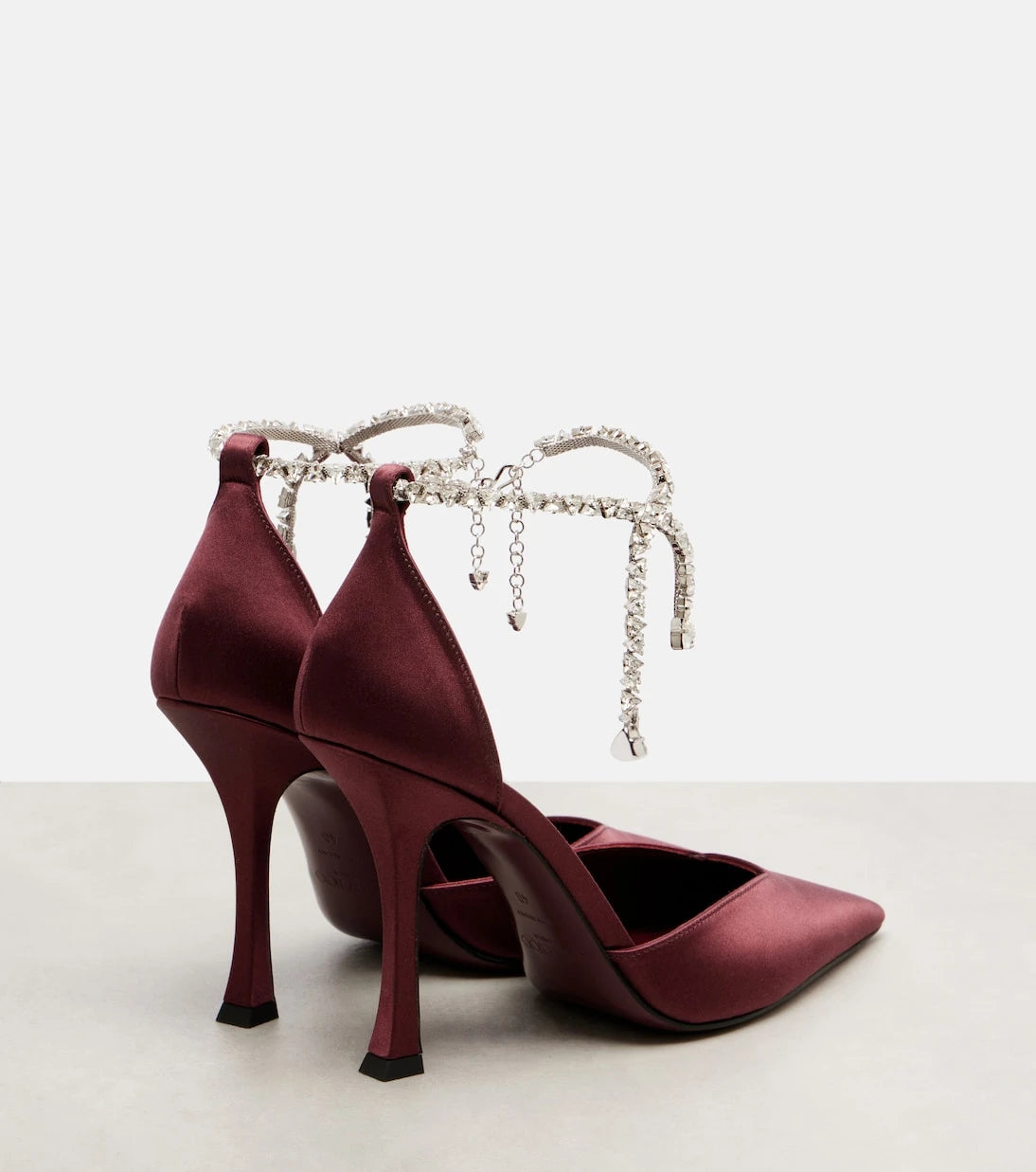 Jimmy Choo - حذاء ستيڤي 100 بكعب عالٍ من الساتان المطرّز