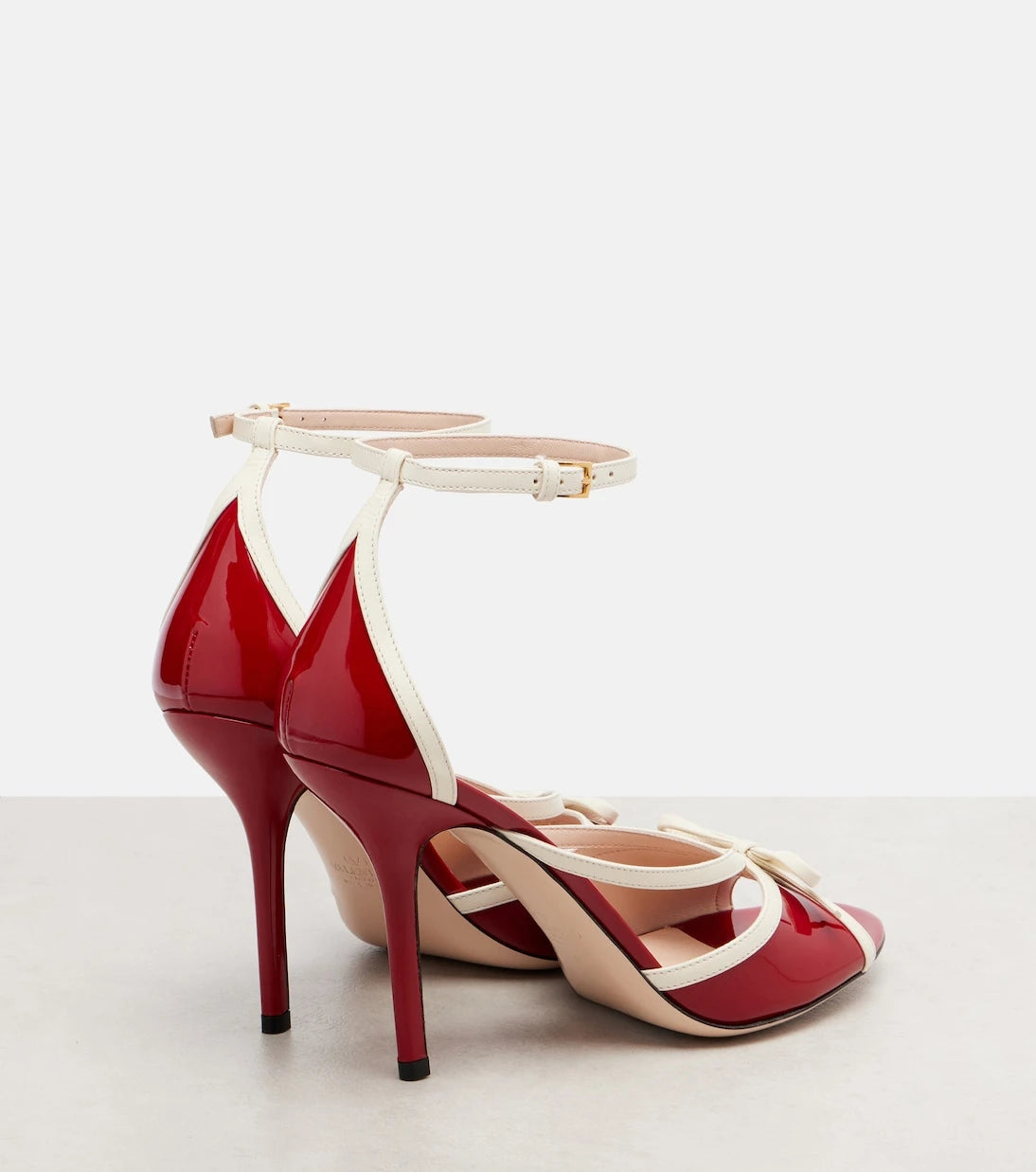 Valentino Garavani - Bepointy 100 patent leather sandals