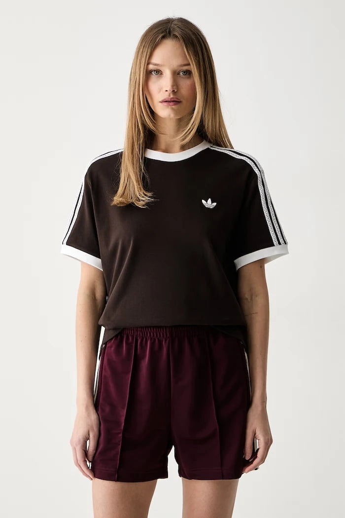 adidas Originals pamuk ve elastanlı kadın tişörtü