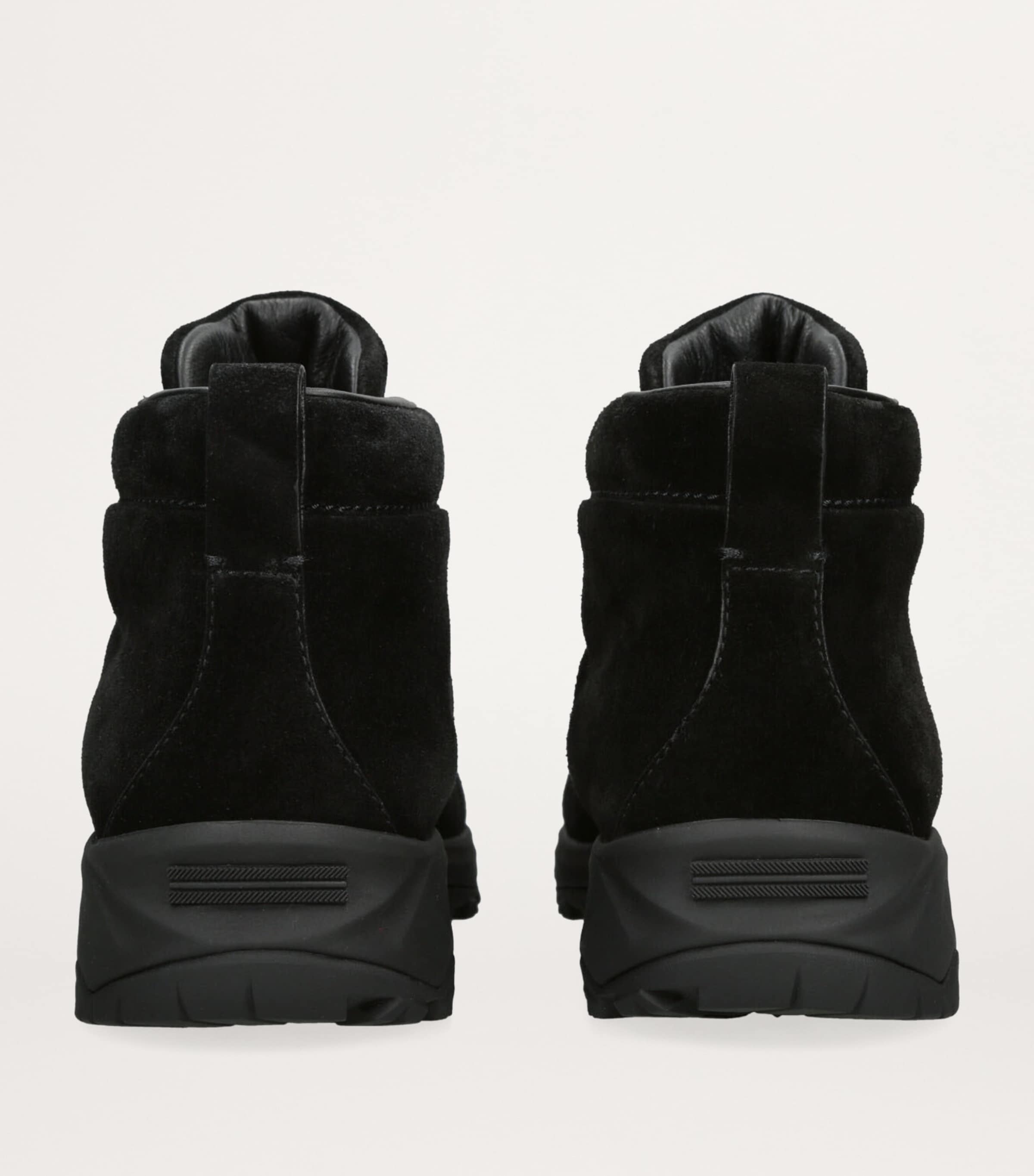 Suede Triple Stitch Vetta Sneakers