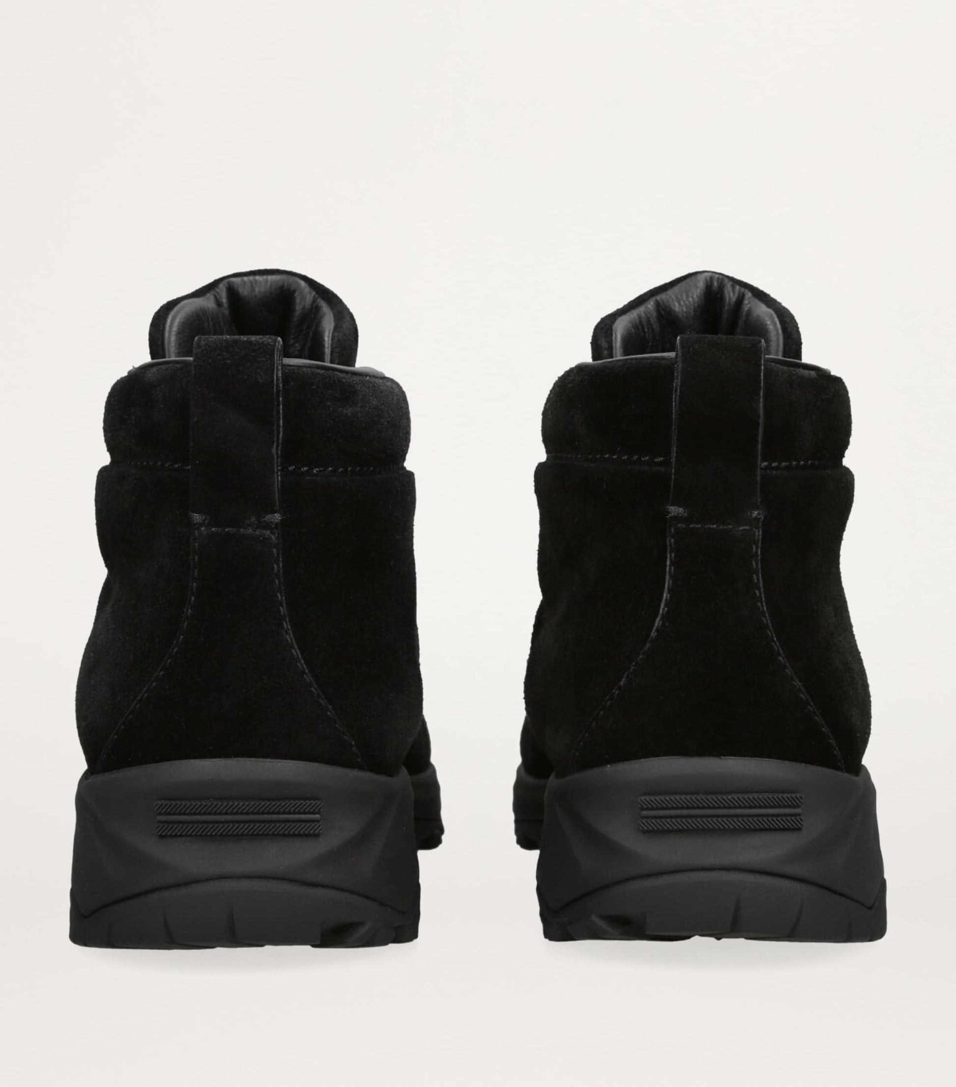 Suede Triple Stitch Vetta Sneakers