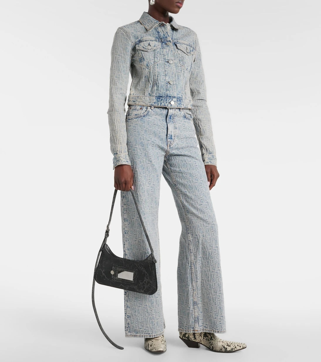 Acne Studios - جينز واسع الساق بخصر مرتفع منقوش بشعار العلامة