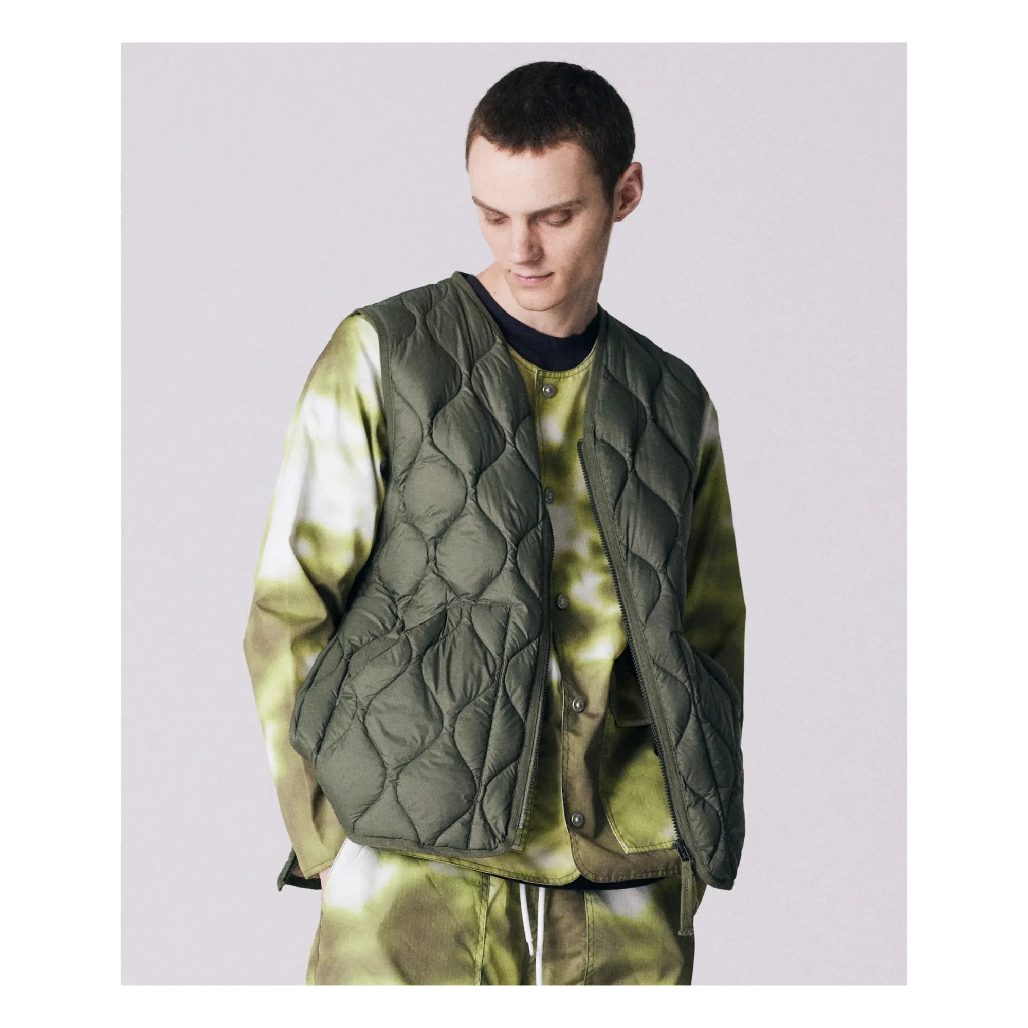 Taion - Military Unisex Nylon Sleeveless Zip Jacket | Olive green