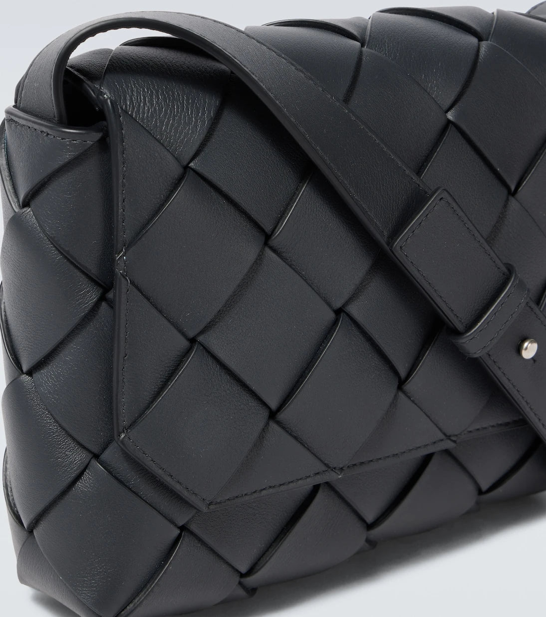 Bottega Veneta - حقيبة كروسبودي Diago صغيرة من الجلد