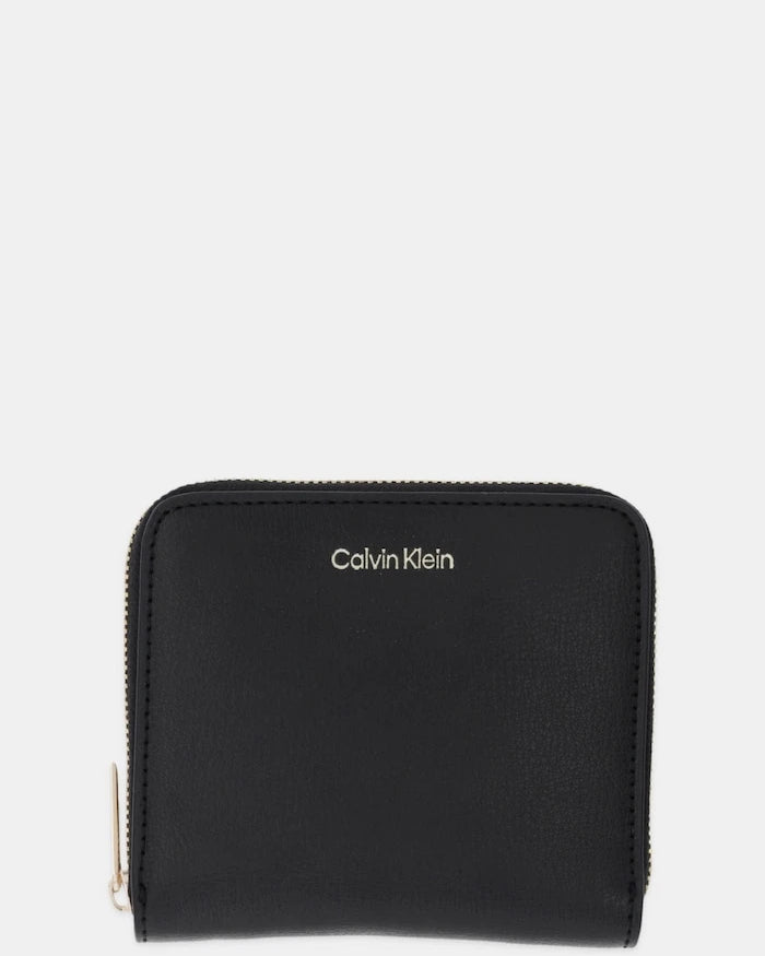 Calvin Klein дамски портфейл от имитация на кожа