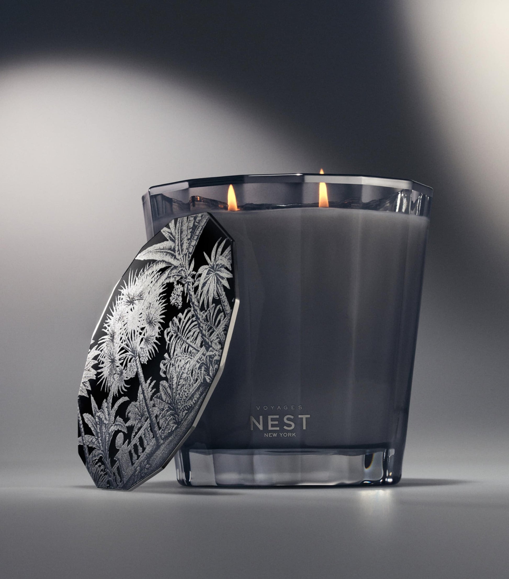 NEST New York VOYAGES Tempting Tonka 2-Wick Candle (600g)