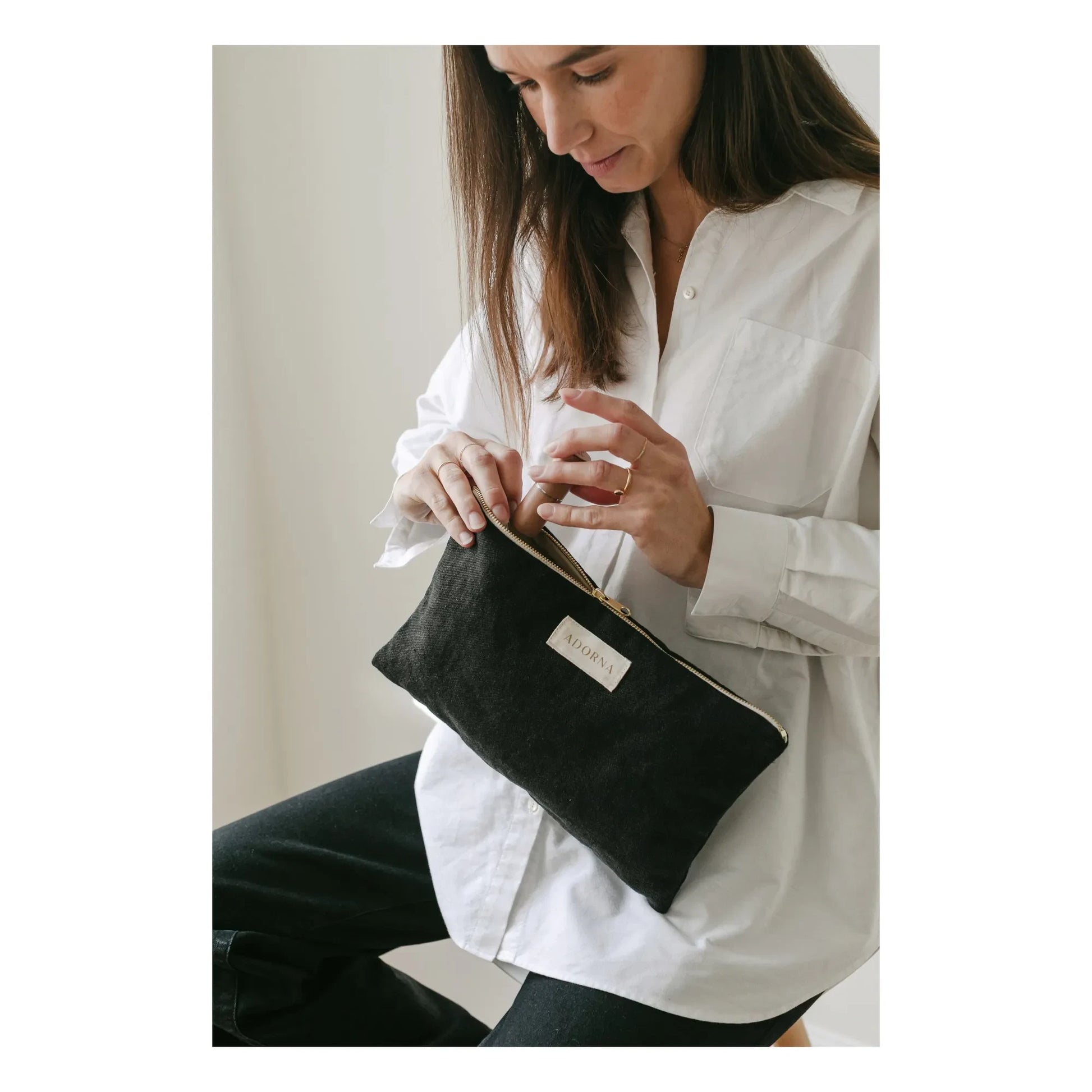 Adorna - Linen clutch bag | Black