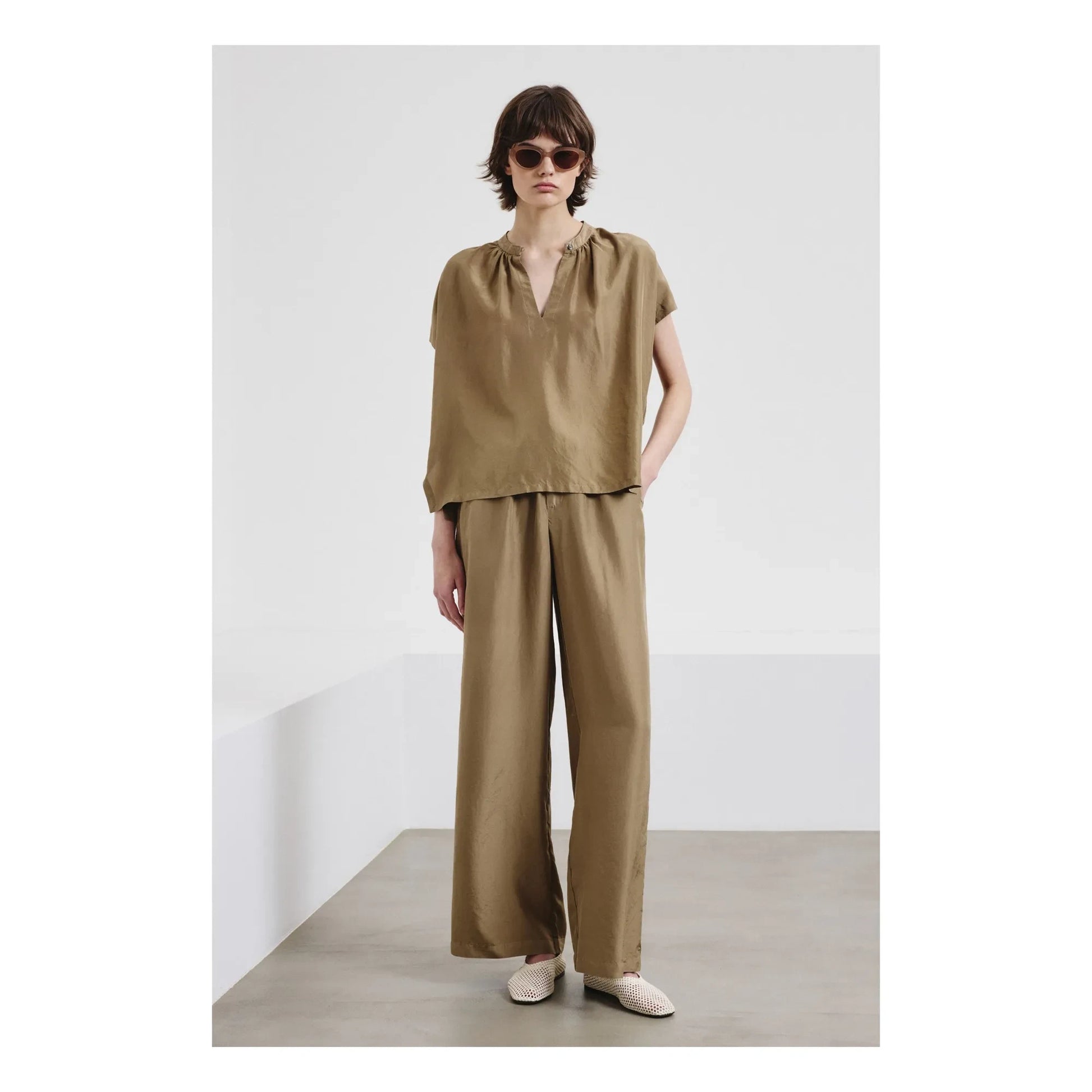 Pomandère - Silk short-sleeve blouse | Taupe brown