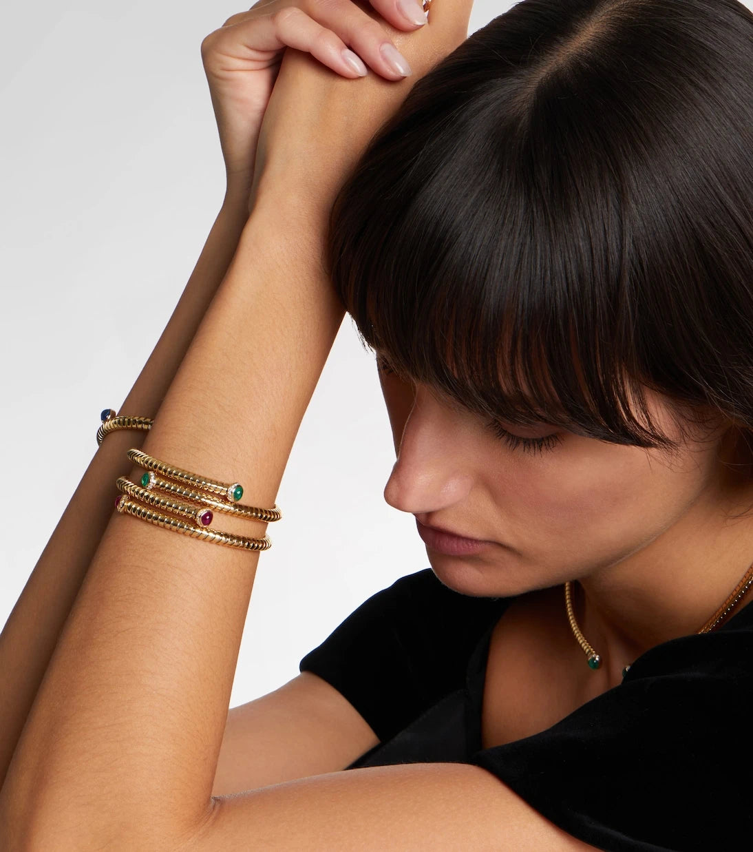 Marina B - 18kt yellow gold bangle with emeralds and diamonds