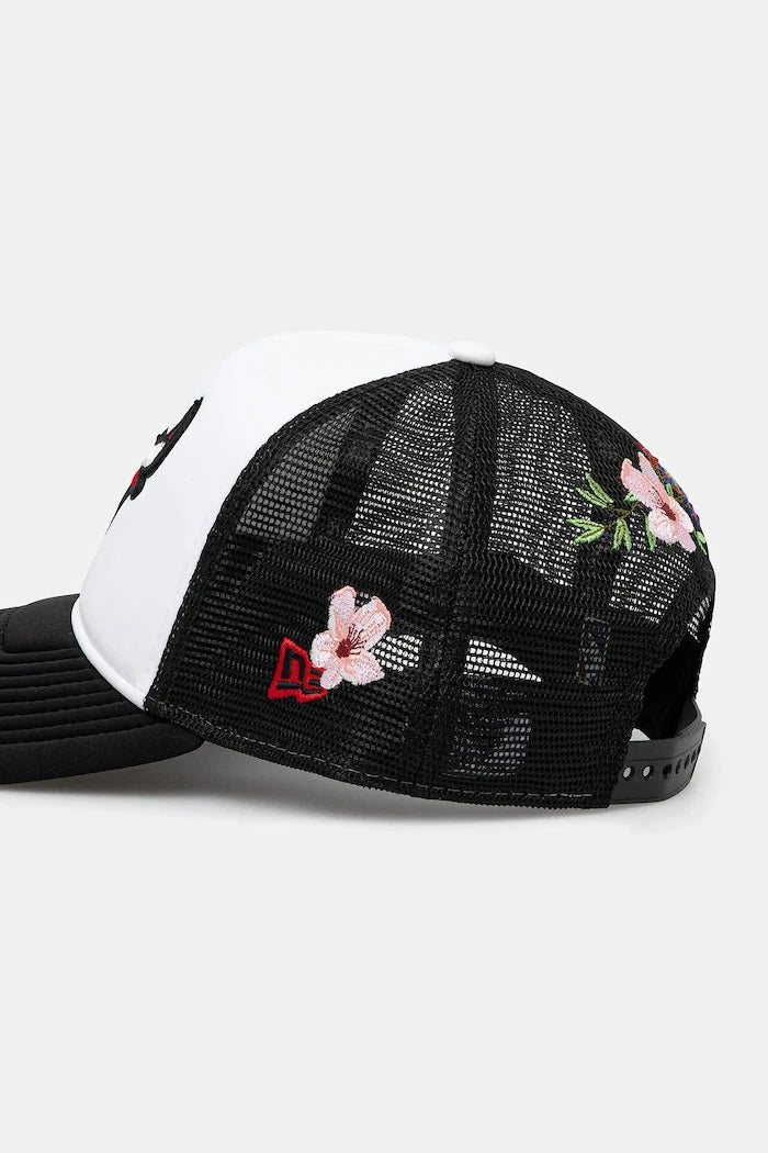 Шапка с козирка New Era NBA Flower Trucker Bulls
