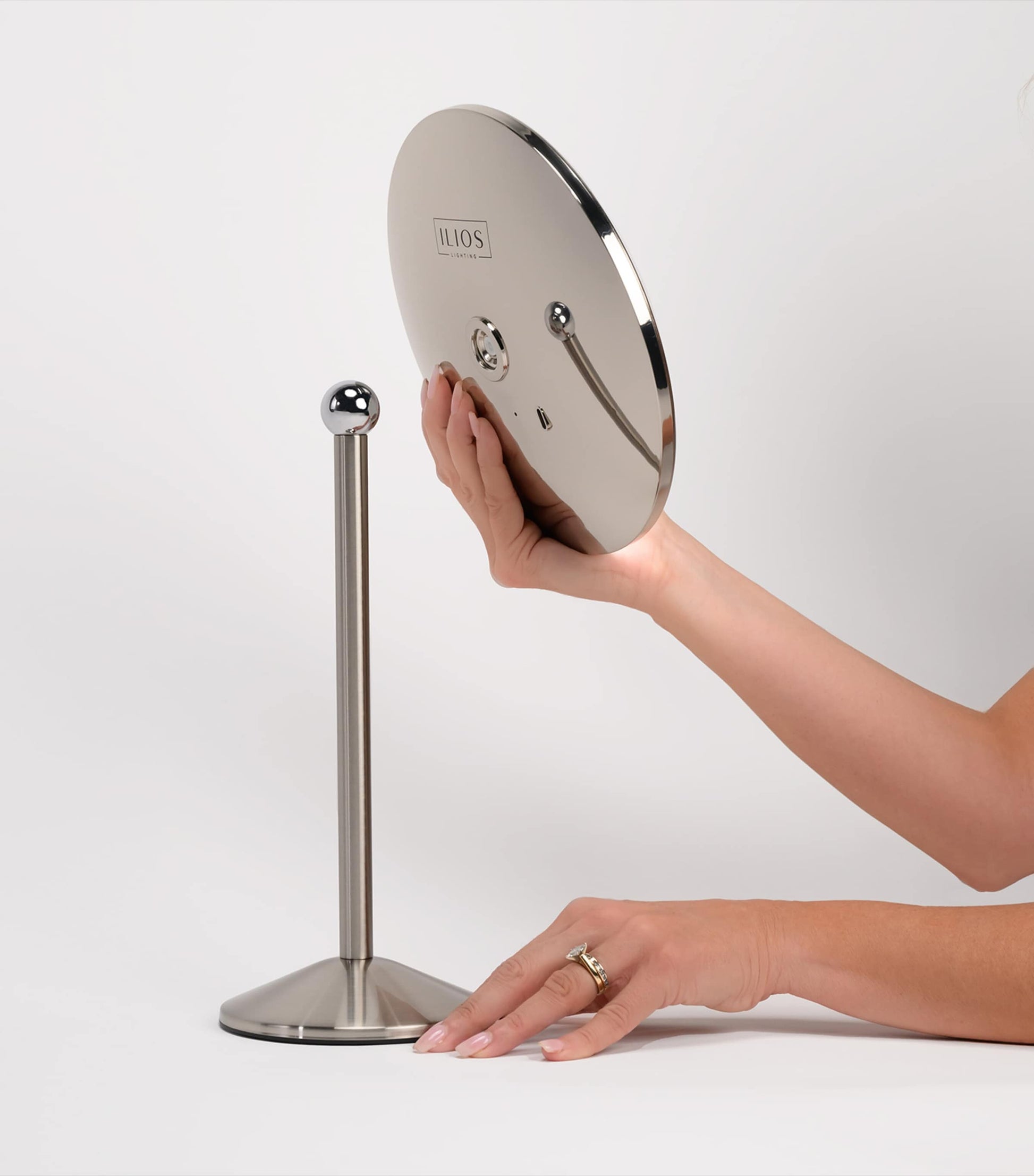 ILIOS Tabletop 5X Rechargeable LED Mirror