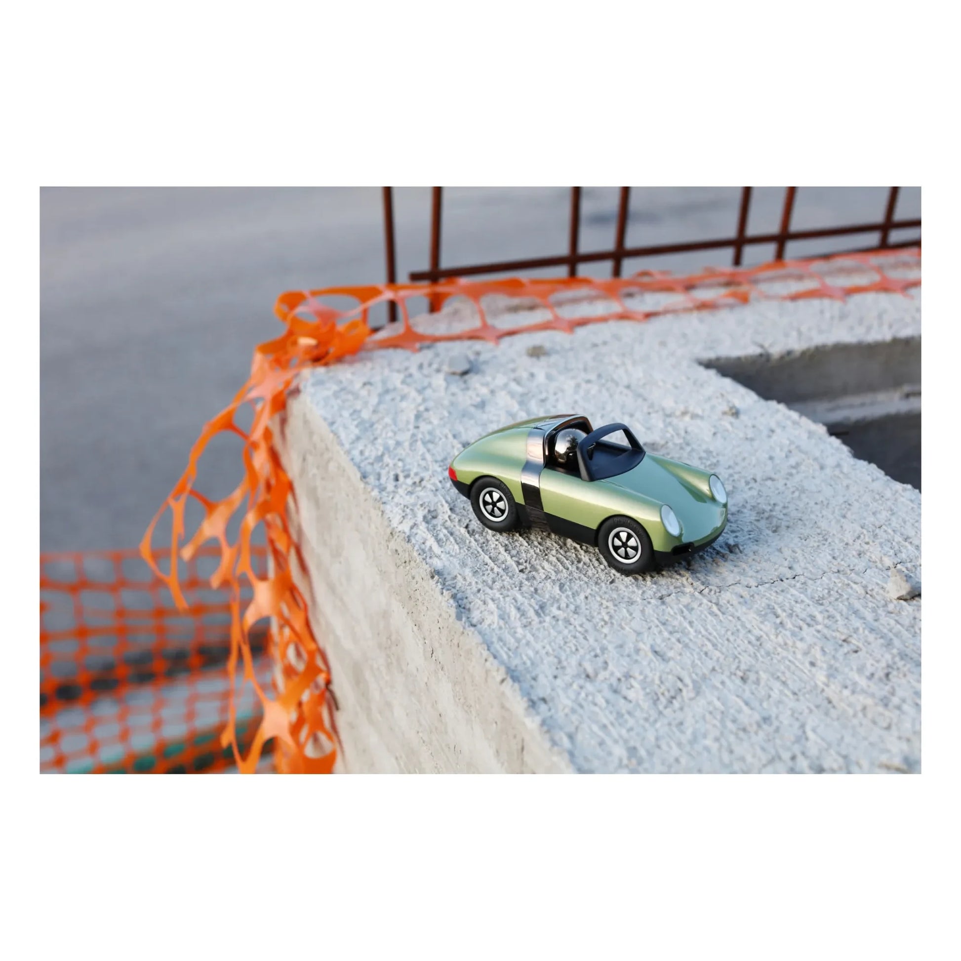 Playforever - Luft Car | Olive green