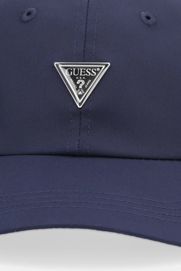 Шапка с козирка Guess